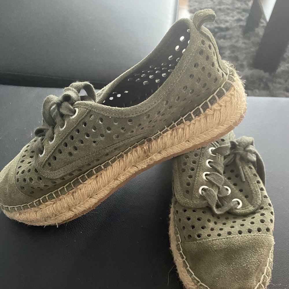 J slide sneakers